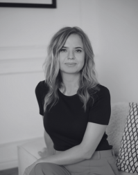 Headshot of Ania Hajdrowska, Founder of Engaged.Lab